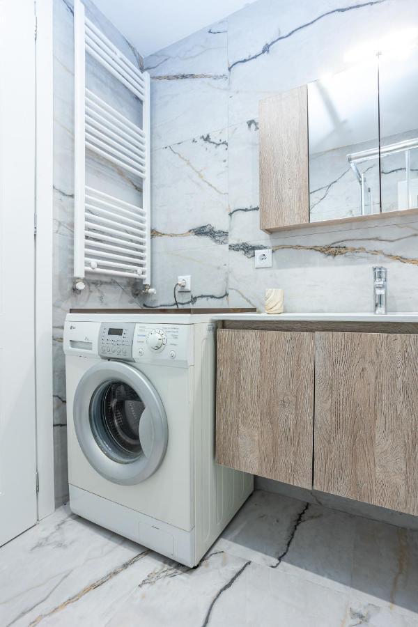 Luxury Downtown E1 Apartment *